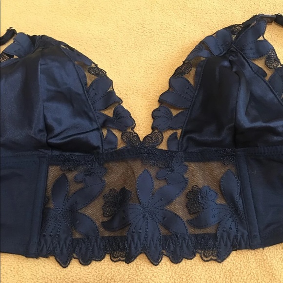 NWT VICTORIA'S SECRET Unlined Floral Embroidered Bralette ❎️SOLD❎️ - Picture 7 of 9
